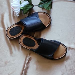 Minnetonka NWOB women's black leather sandal sticky top  closure size 7